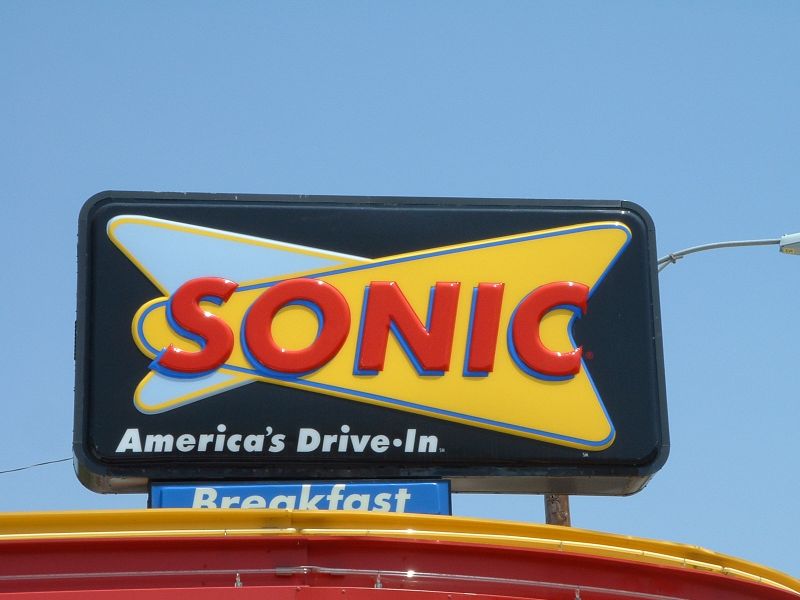 v_sonic_drive_in_sign.JPG