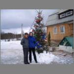 Daria and Natalia in front of the Xmas tree